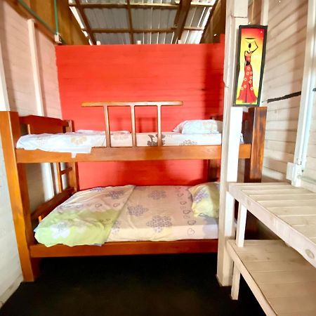 איסלה מוקורה Hostal Paraiso מראה חיצוני תמונה