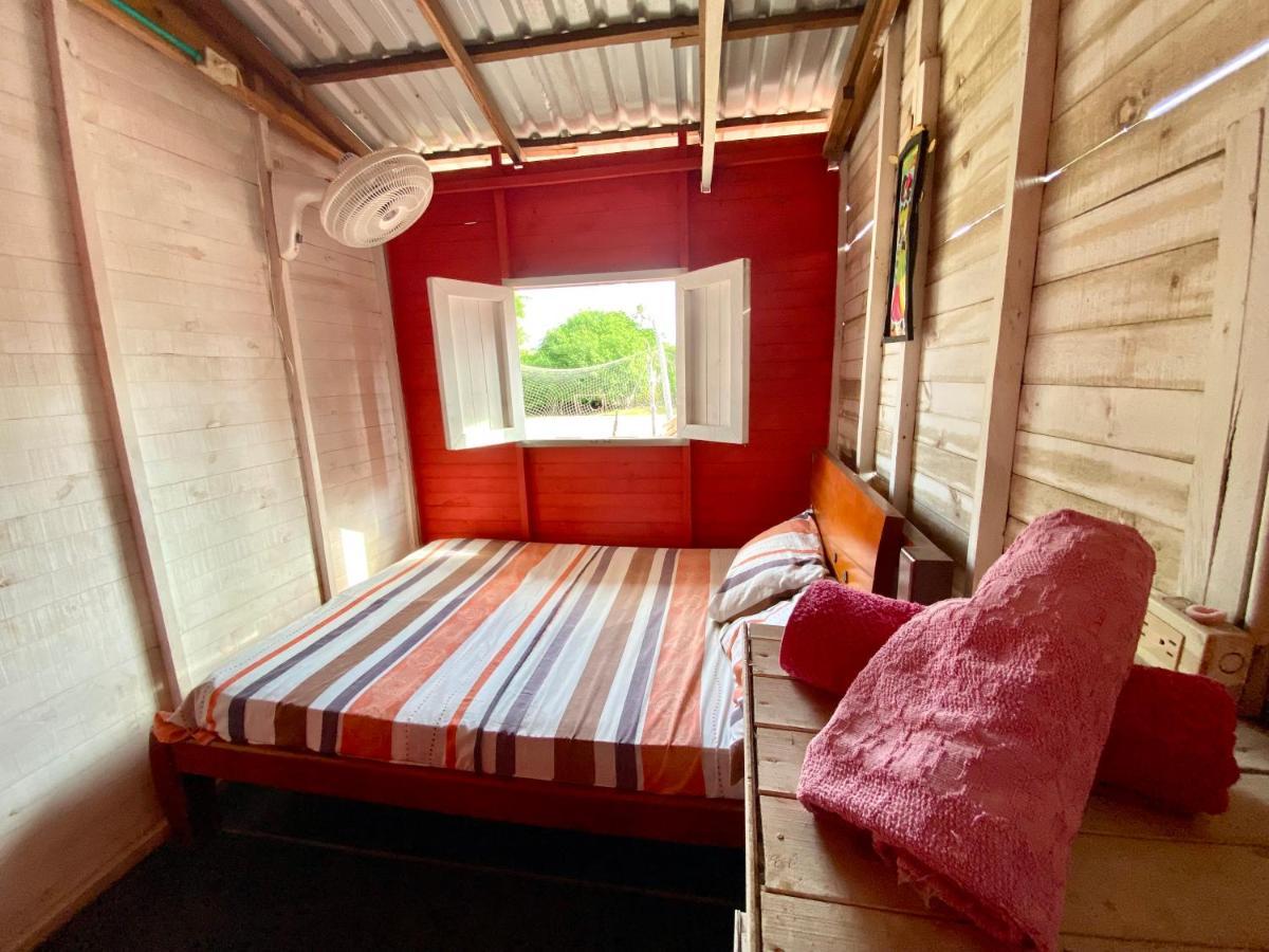 איסלה מוקורה Hostal Paraiso מראה חיצוני תמונה