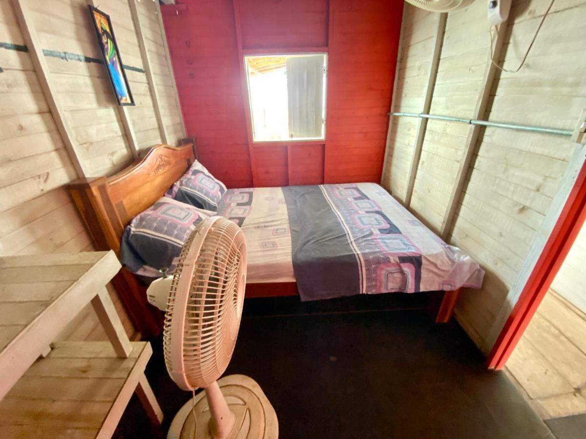 איסלה מוקורה Hostal Paraiso מראה חיצוני תמונה
