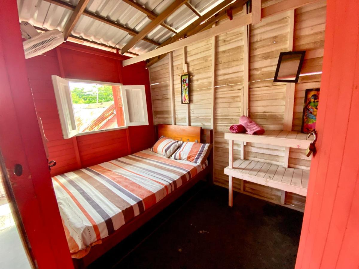 איסלה מוקורה Hostal Paraiso מראה חיצוני תמונה